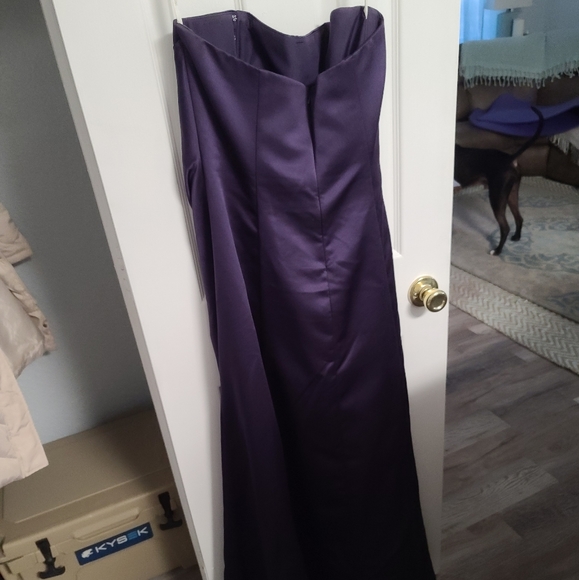 Formal gown - Picture 2 of 3